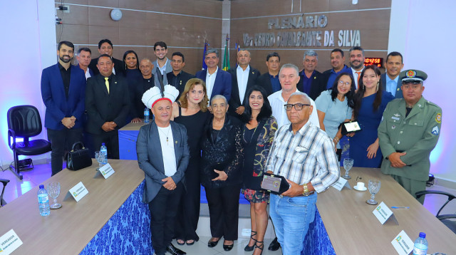 Câmara Municipal realiza Sessão Solene de entrega de Títulos de Honra ao Mérito