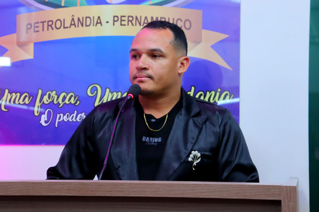 Entre lágrimas e aplausos, Thiago Ferreira é homenageado na Câmara por sua trajetória no esporte e dedicação à juventude