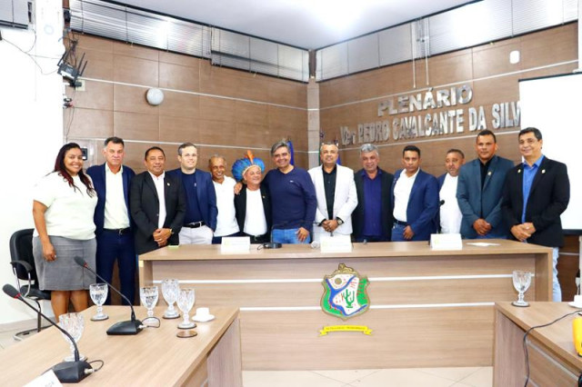 Sessão da Câmara Municipal é realizada com Projetos, Indicações e Homenagens