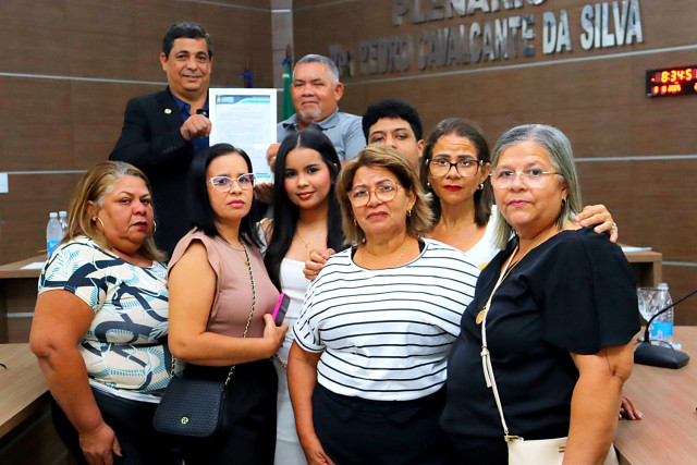 Câmara Municipal realiza 5ª Sessão Ordinária do 3º Período com homenagens e apresentação de diversas indicações